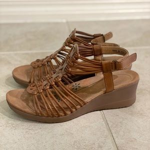 Women’s sandals size 8